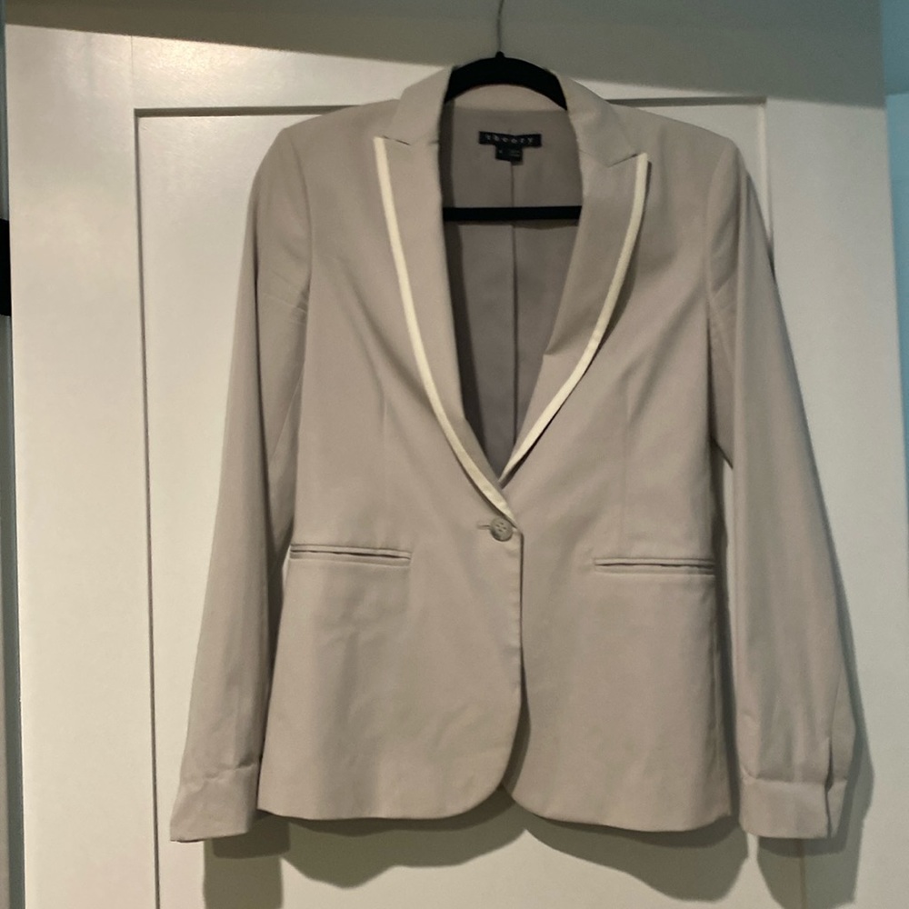 Light Grey Theory blazer with white trimmed lapel